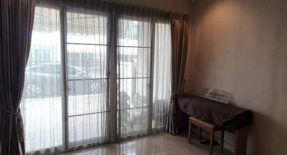 Casa en venta y en alquiler de 3 habitaciones en Yan Nawa, Bangkok