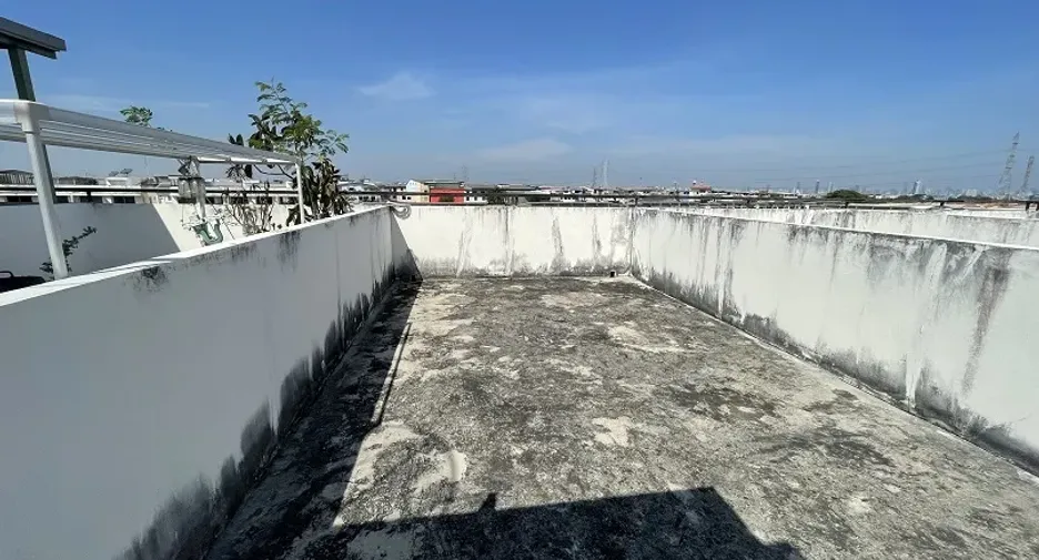 Reihenhaus zum Kauf mit 3 Zimmer in Thung Khru, Bangkok