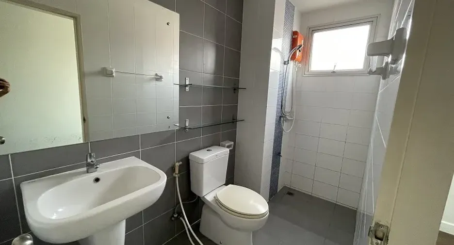 Reihenhaus zum Kauf mit 3 Zimmer in Thung Khru, Bangkok