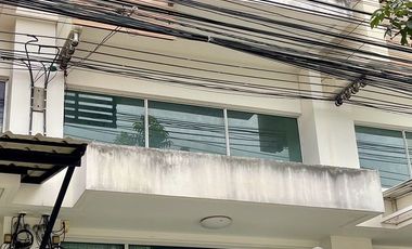 For sale 3 ベッドルーム townhouse in Thung Khru, Bangkok