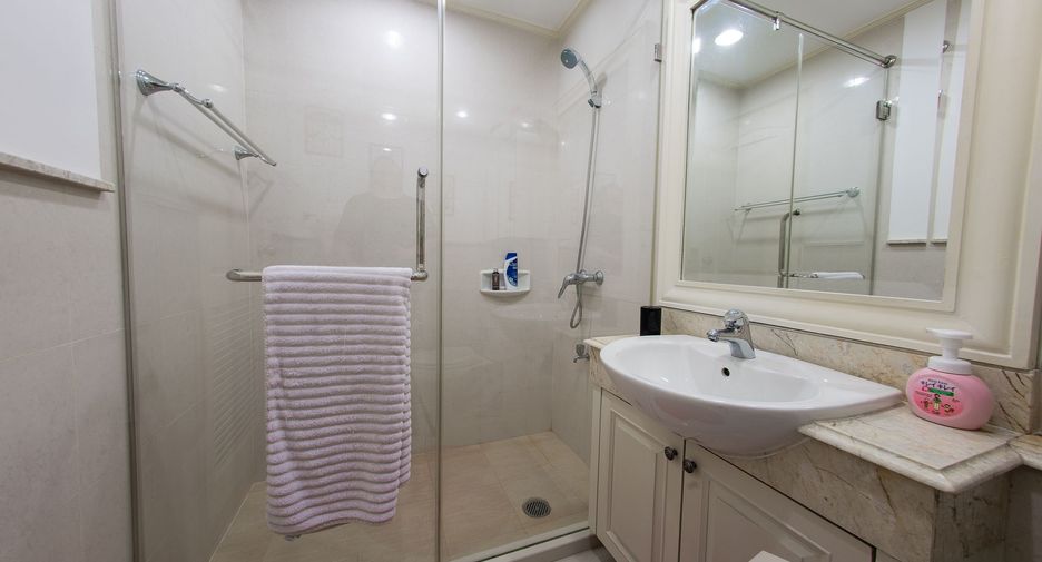 À vendre et à louer 2 chambres condo à Khlong Toei, Bangkok