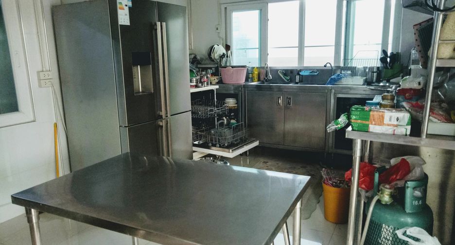 For sale 5 bedrooms house in Bueng Kum, Bangkok