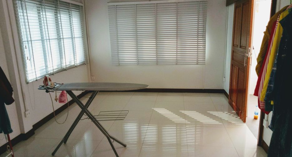 For sale 5 bedrooms house in Bueng Kum, Bangkok