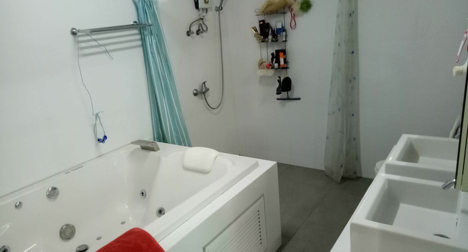 For sale 5 bedrooms house in Bueng Kum, Bangkok