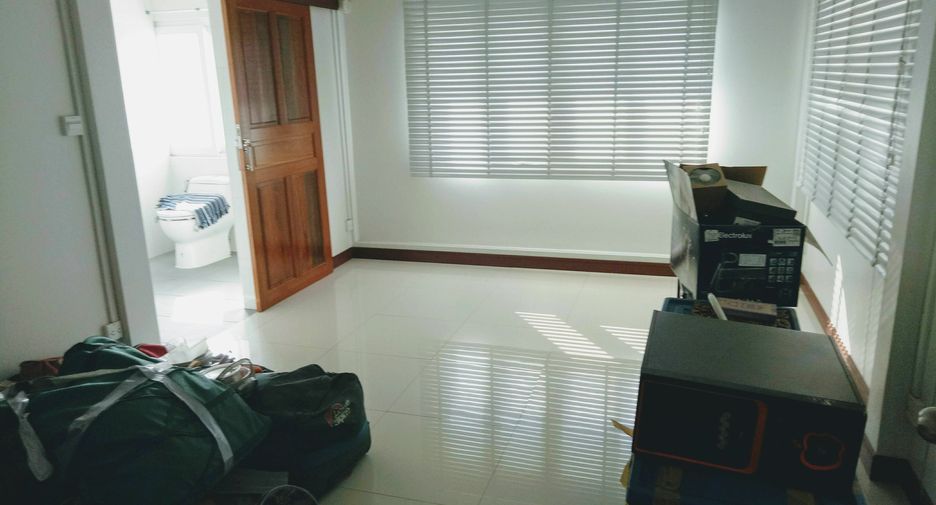 For sale 5 bedrooms house in Bueng Kum, Bangkok