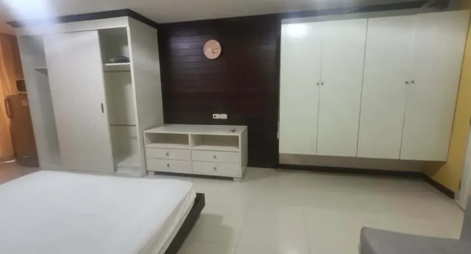 For rent studio condo in Din Daeng, Bangkok