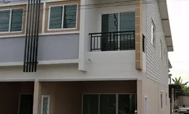 出租 3 卧室 联排别墅 在 Nong Khaem, 曼谷