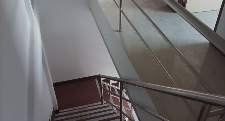 Casa adosada en alquiler de 3 habitaciones en Nong Khaem, Bangkok