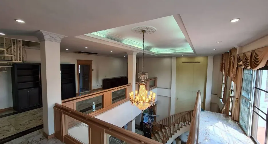 For sale 7 bedrooms house in Chatuchak, Bangkok