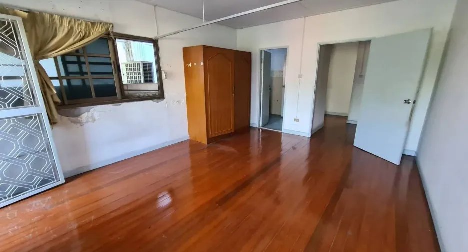 For sale 7 bedrooms house in Chatuchak, Bangkok
