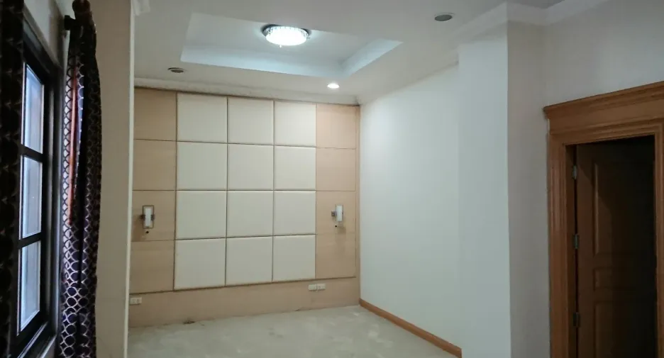 For sale 7 bedrooms house in Chatuchak, Bangkok