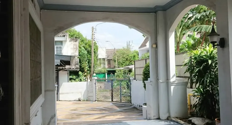 For sale 7 bedrooms house in Chatuchak, Bangkok
