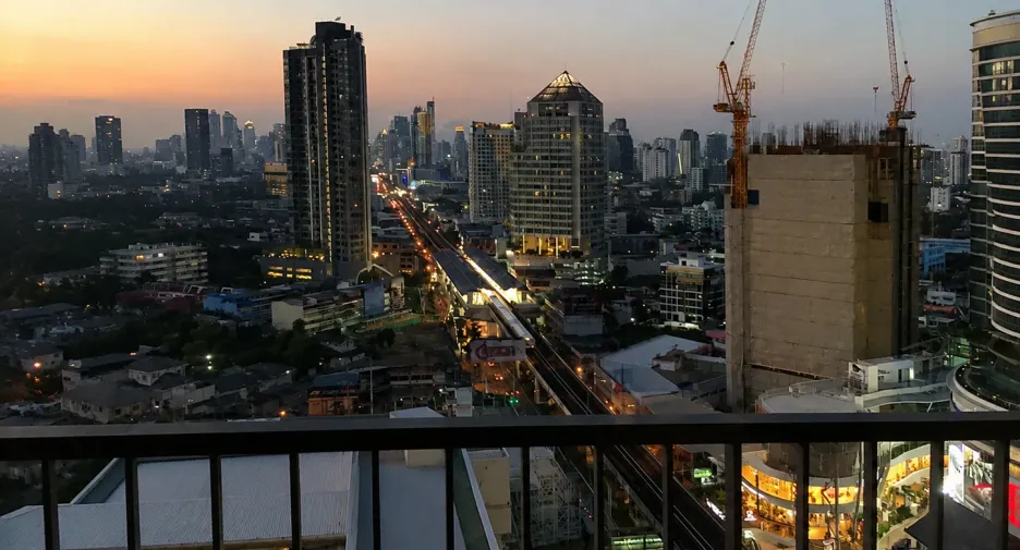 For sale 1 bed condo in Khlong Toei, Bangkok