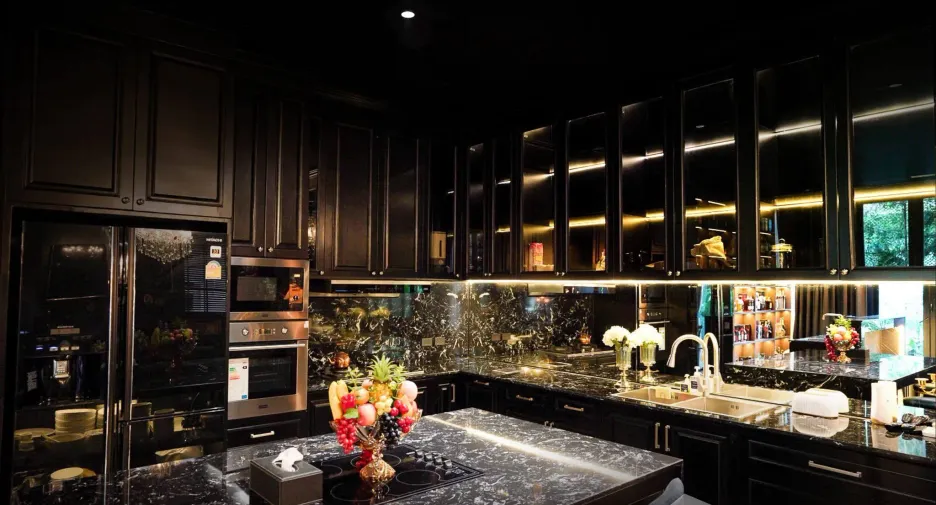For sale 4 ベッドルーム villa in Bang Phlat, Bangkok