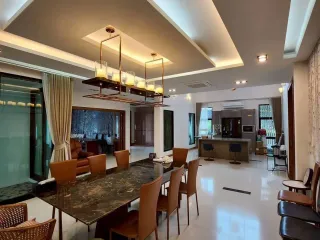 For sale 9 bedrooms house in Phra Khanong, Bangkok