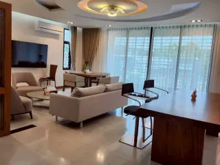 For sale 9 bedrooms house in Phra Khanong, Bangkok