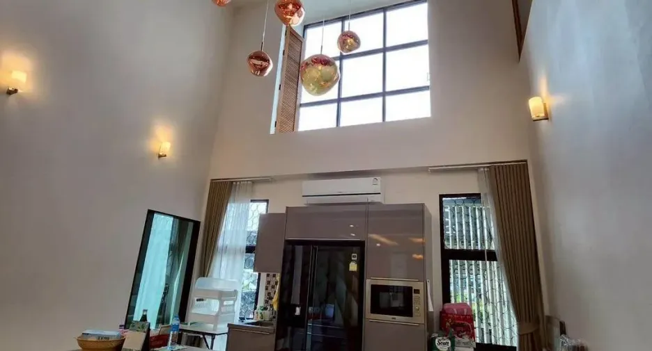 For sale 9 bedrooms house in Phra Khanong, Bangkok