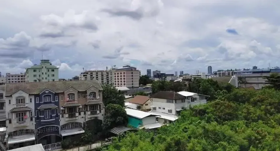 For sale 1 bed condo in Mueang Samut Prakan, Samut Prakan