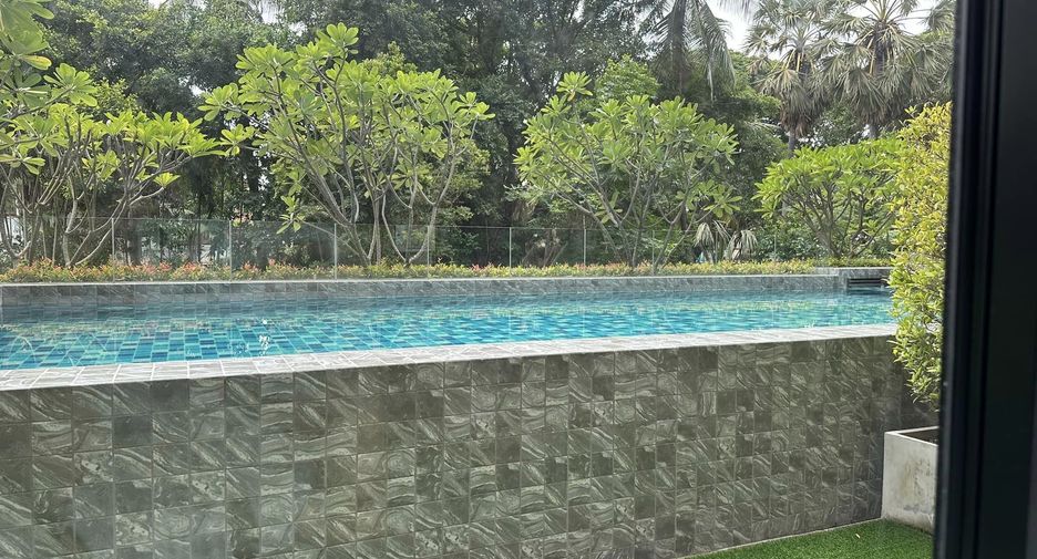 For rent 1 bed condo in Phra Khanong, Bangkok