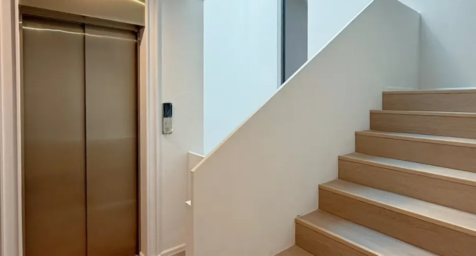 For sale 5 bedrooms townhouse in Watthana, Bangkok