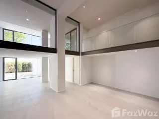 For sale 5 bedrooms townhouse in Watthana, Bangkok