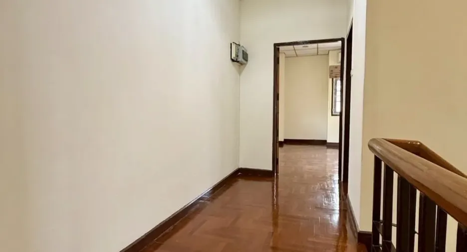 For sale and for rent 4 bedrooms house in Wang Thonglang, Bangkok
