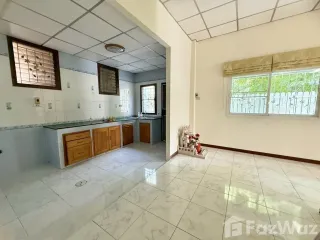 For sale and for rent 4 bedrooms house in Wang Thonglang, Bangkok