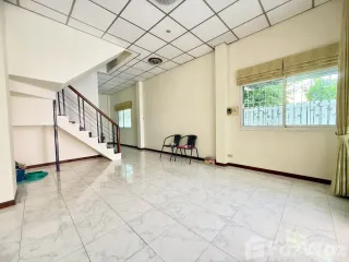 For sale and for rent 4 bedrooms house in Wang Thonglang, Bangkok