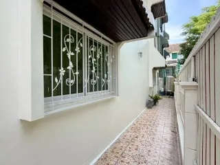 For sale and for rent 4 bedrooms house in Wang Thonglang, Bangkok