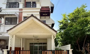 For sale and for rent 4 bedrooms house in Wang Thonglang, Bangkok