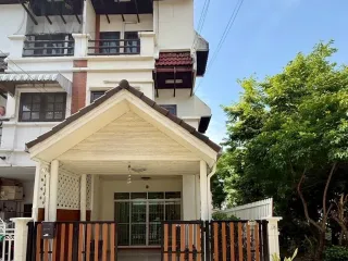 For sale and for rent 4 bedrooms house in Wang Thonglang, Bangkok