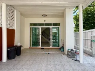 For sale and for rent 4 bedrooms house in Wang Thonglang, Bangkok