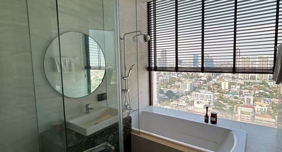 À vendre 2 chambres condo à Watthana, Bangkok
