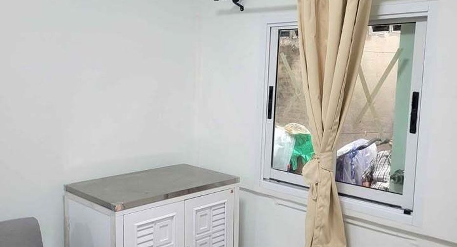 For rent 2 bedrooms house in Bang Rak, Bangkok