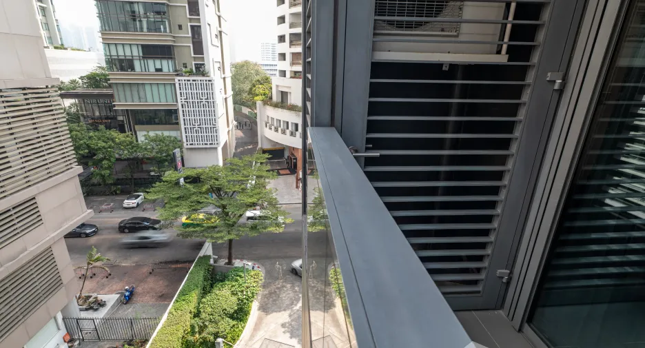 For sale 1 bed condo in Khlong Toei, Bangkok