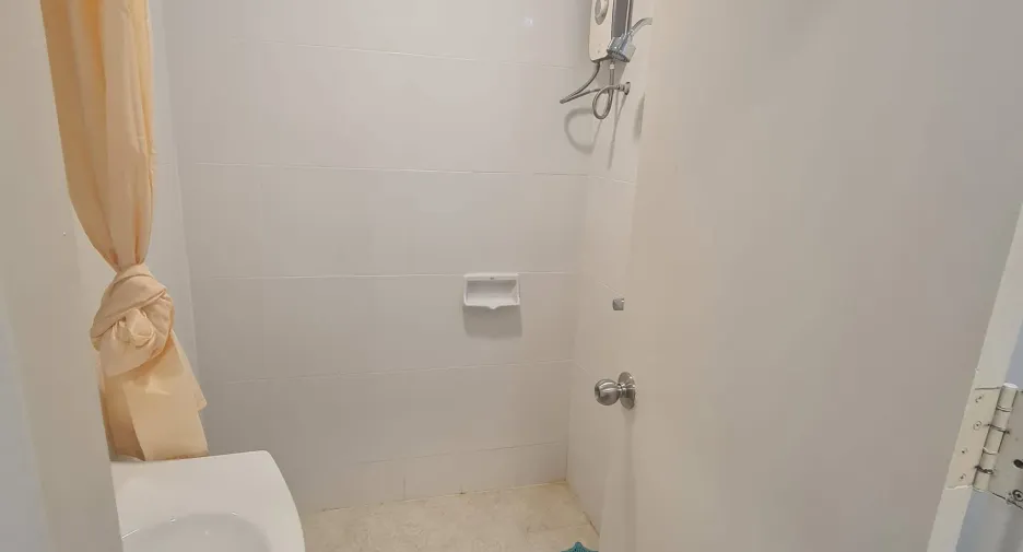 For rent studio condo in Huai Khwang, Bangkok