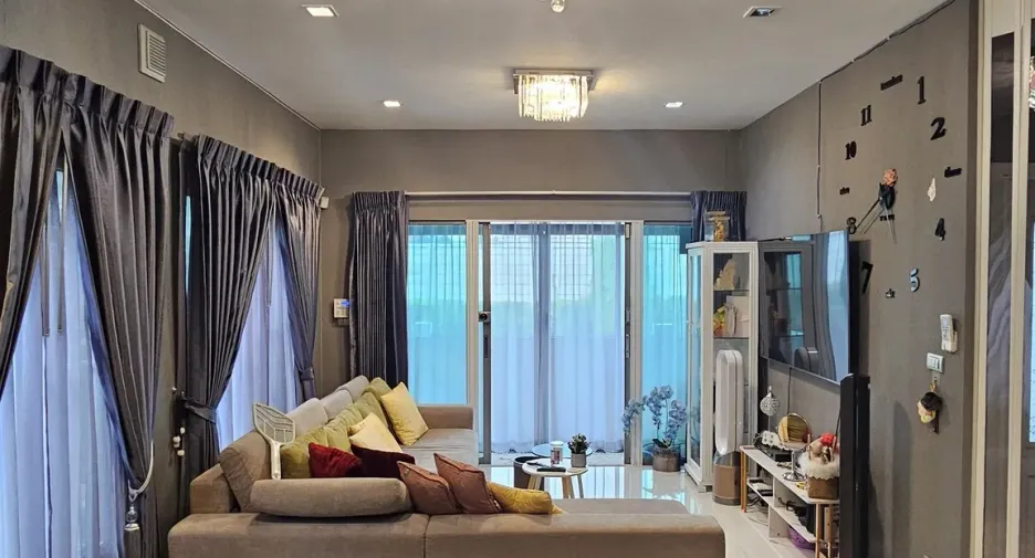 For sale and for rent 4 bedrooms house in Lat Krabang, Bangkok