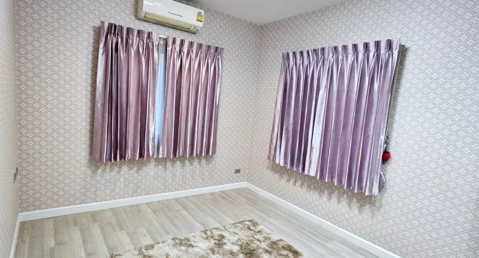 For sale and for rent 4 bedrooms house in Lat Krabang, Bangkok