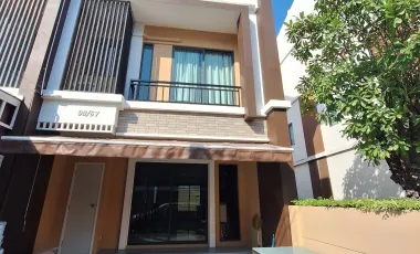 For sale 4 bedrooms townhouse in Phra Khanong, Bangkok