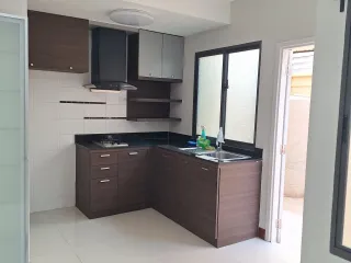 For sale 4 bedrooms townhouse in Phra Khanong, Bangkok