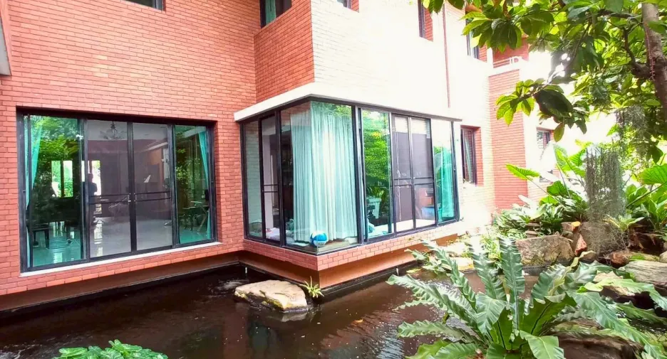 Villa zum Kauf mit 4 Zimmer in Khlong Sam Wa, Bangkok