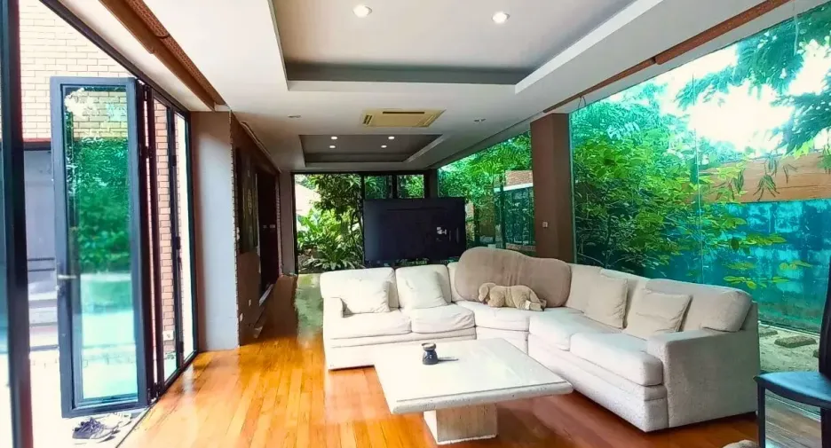Villa zum Kauf mit 4 Zimmer in Khlong Sam Wa, Bangkok