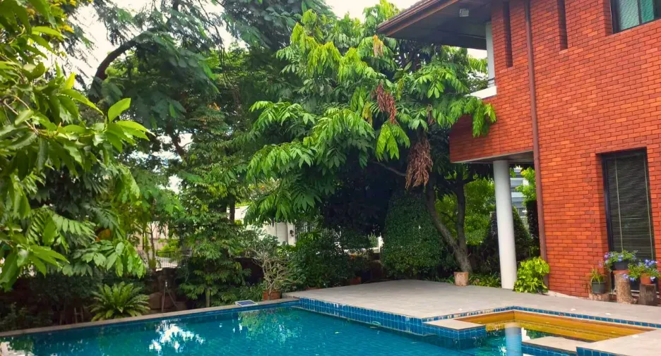 Villa zum Kauf mit 4 Zimmer in Khlong Sam Wa, Bangkok