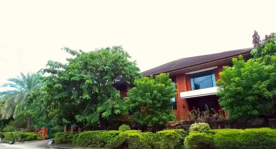 Villa zum Kauf mit 4 Zimmer in Khlong Sam Wa, Bangkok