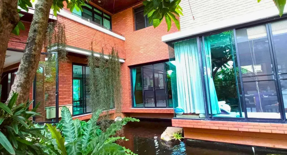 Villa zum Kauf mit 4 Zimmer in Khlong Sam Wa, Bangkok