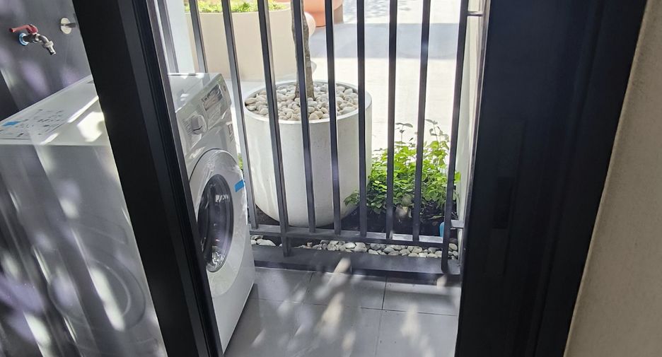 For sale 1 bed condo in Wang Thonglang, Bangkok