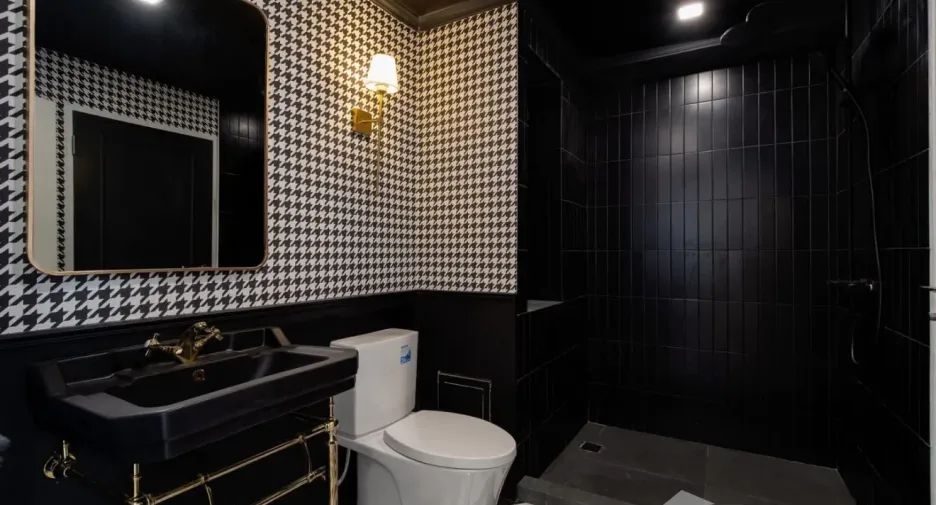 For sale 4 bedrooms condo in Watthana, Bangkok