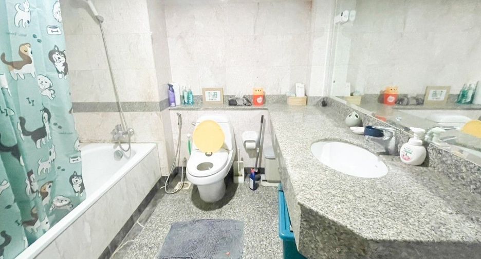 For sale and for rent 2 bedrooms condo in Watthana, Bangkok