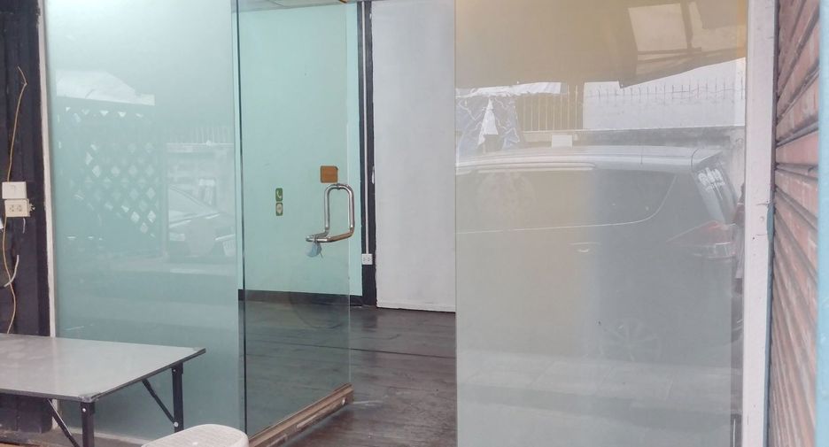 For rent retail Space in Dusit, Bangkok