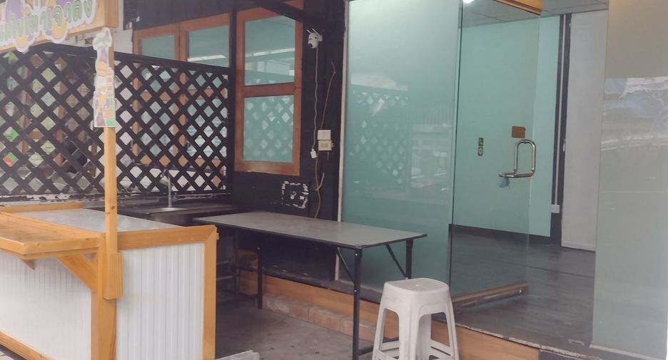 For rent retail Space in Dusit, Bangkok